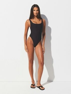 NWT SKIMS Signature Swim Scoop Neck One Piece Swimsuit Onyx Black Small